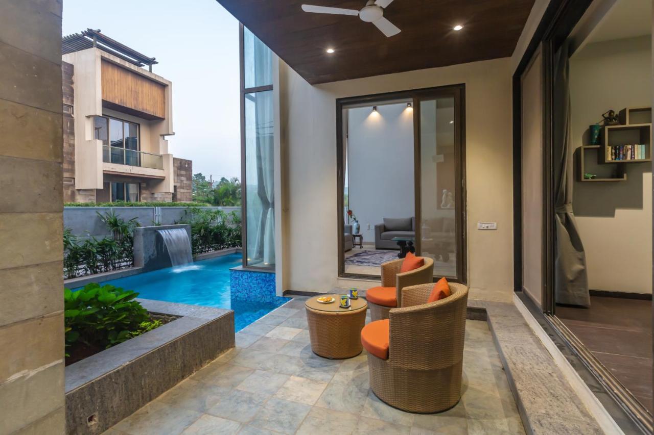 Saffronstays Aspen, Lonavala - Luxury Pool Villa With Games And Tv Room Near Bhushi Dam Екстериор снимка